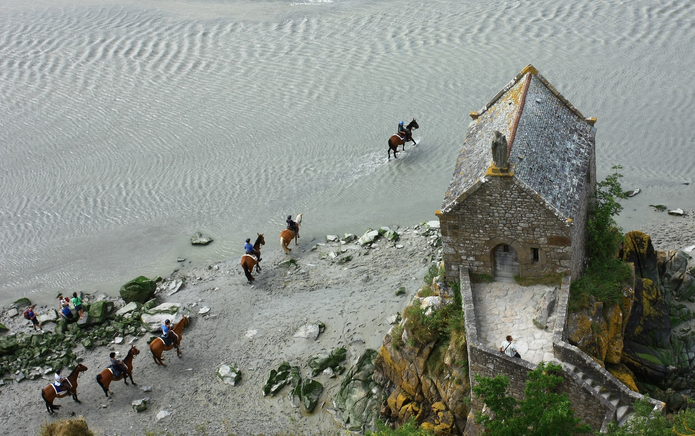 "За подвесками королевы..."