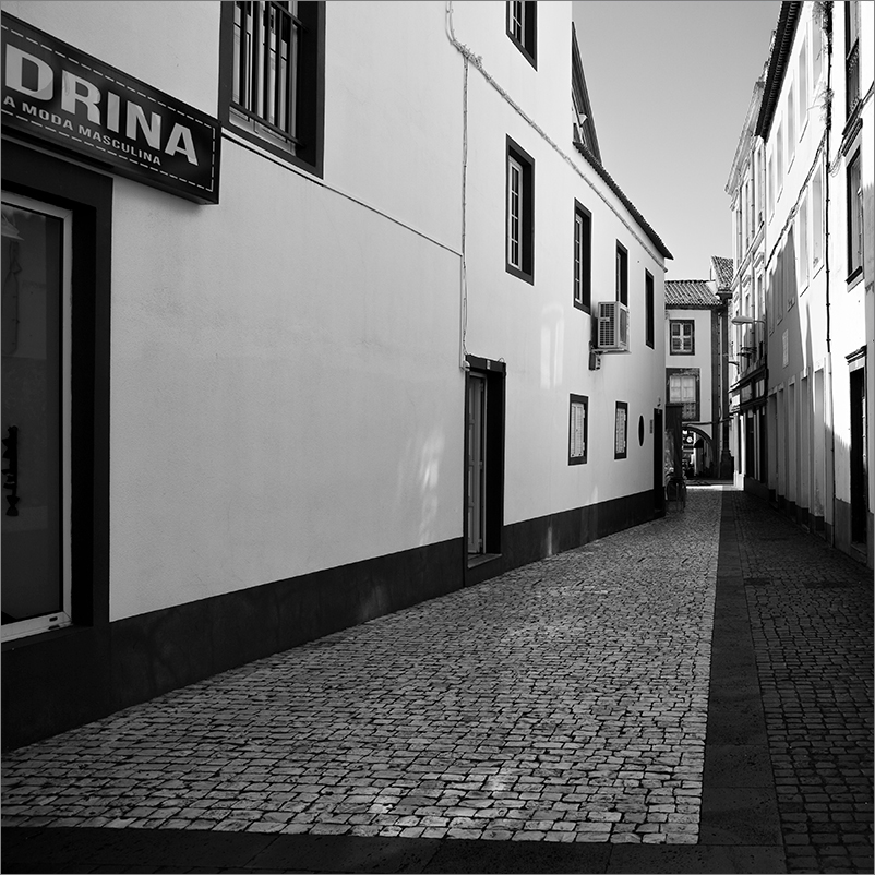 Два взгляда на одну улочку