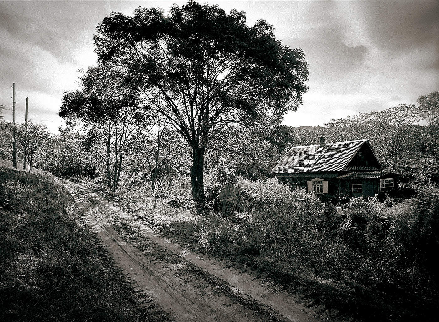 дом у дороги