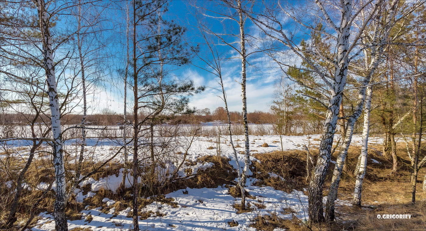 По дороге,вдоль реки...