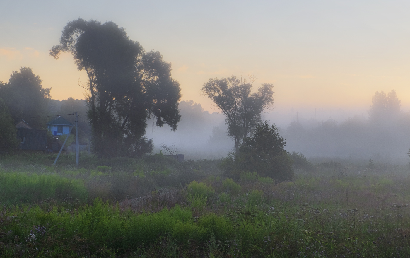 У деревни туман