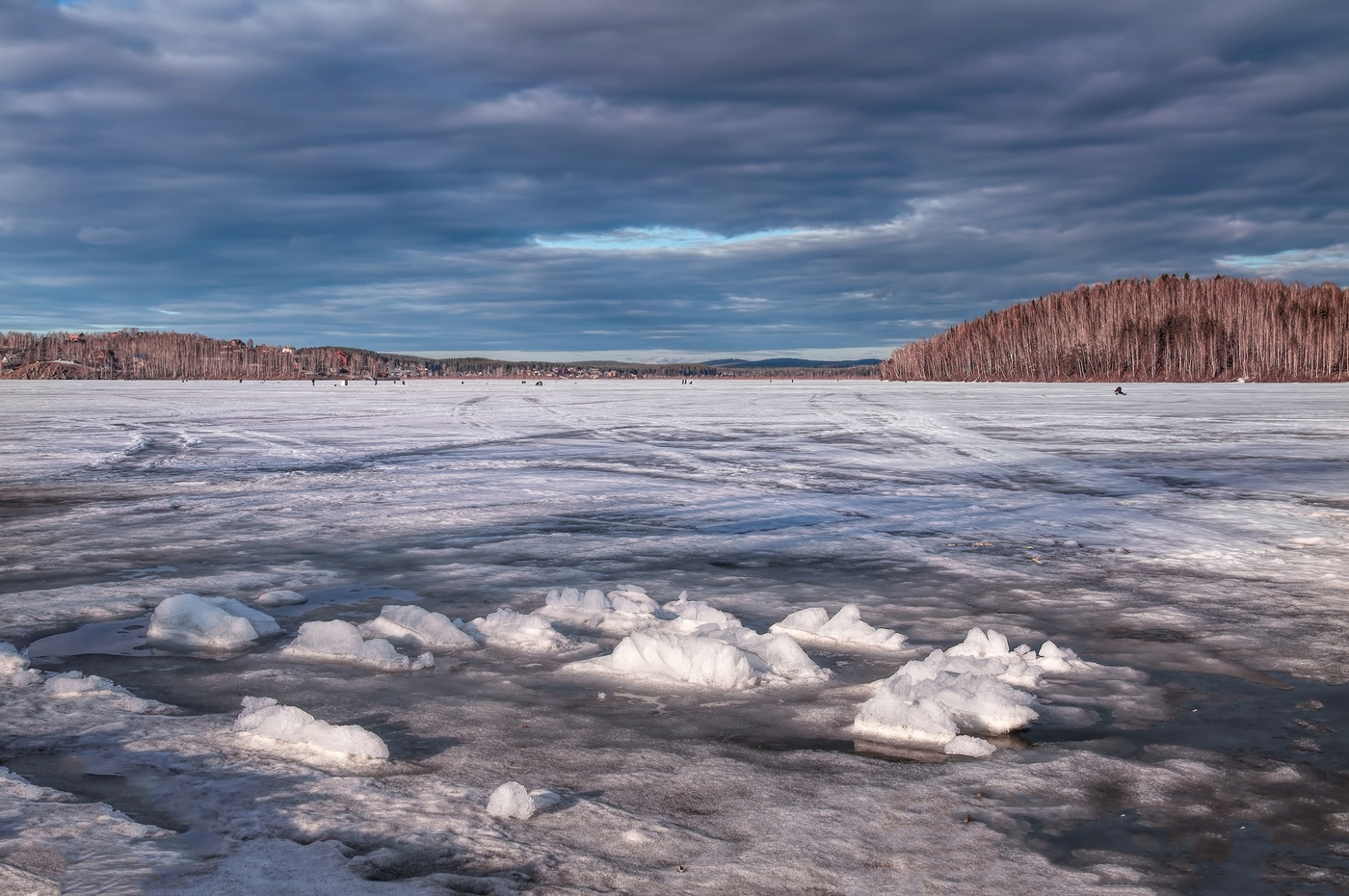 Весна на озере