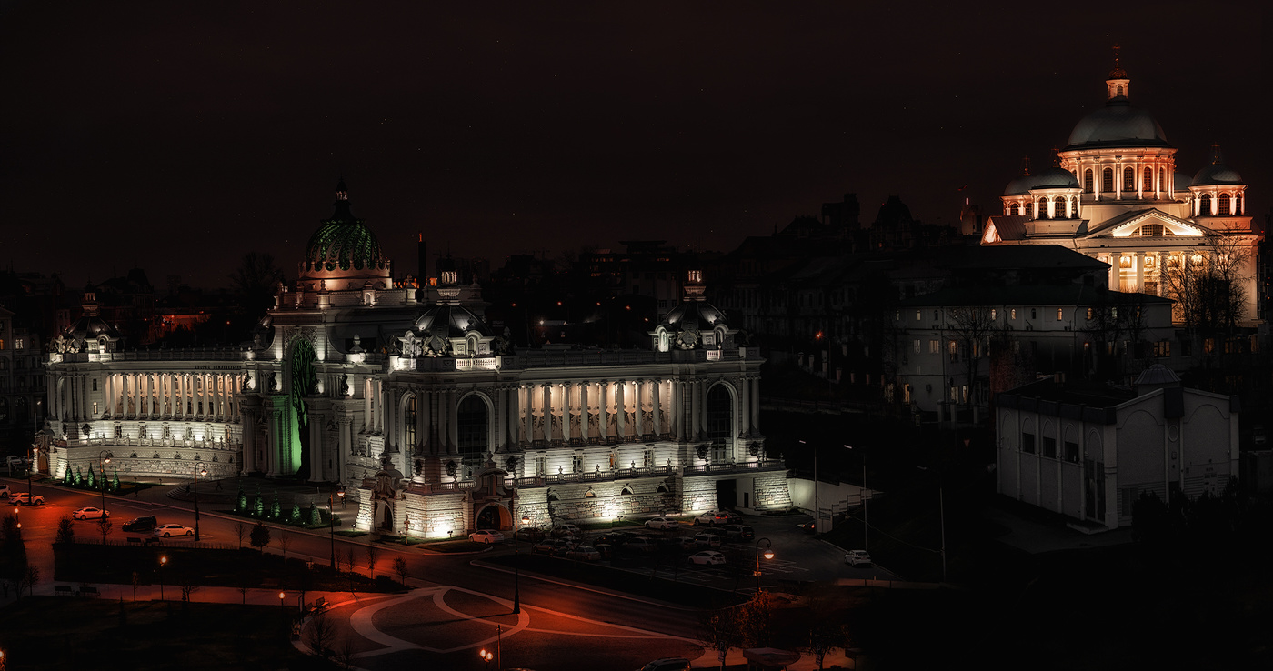 Дворец Земледельцев и собор Казанской иконы Божией Матери.