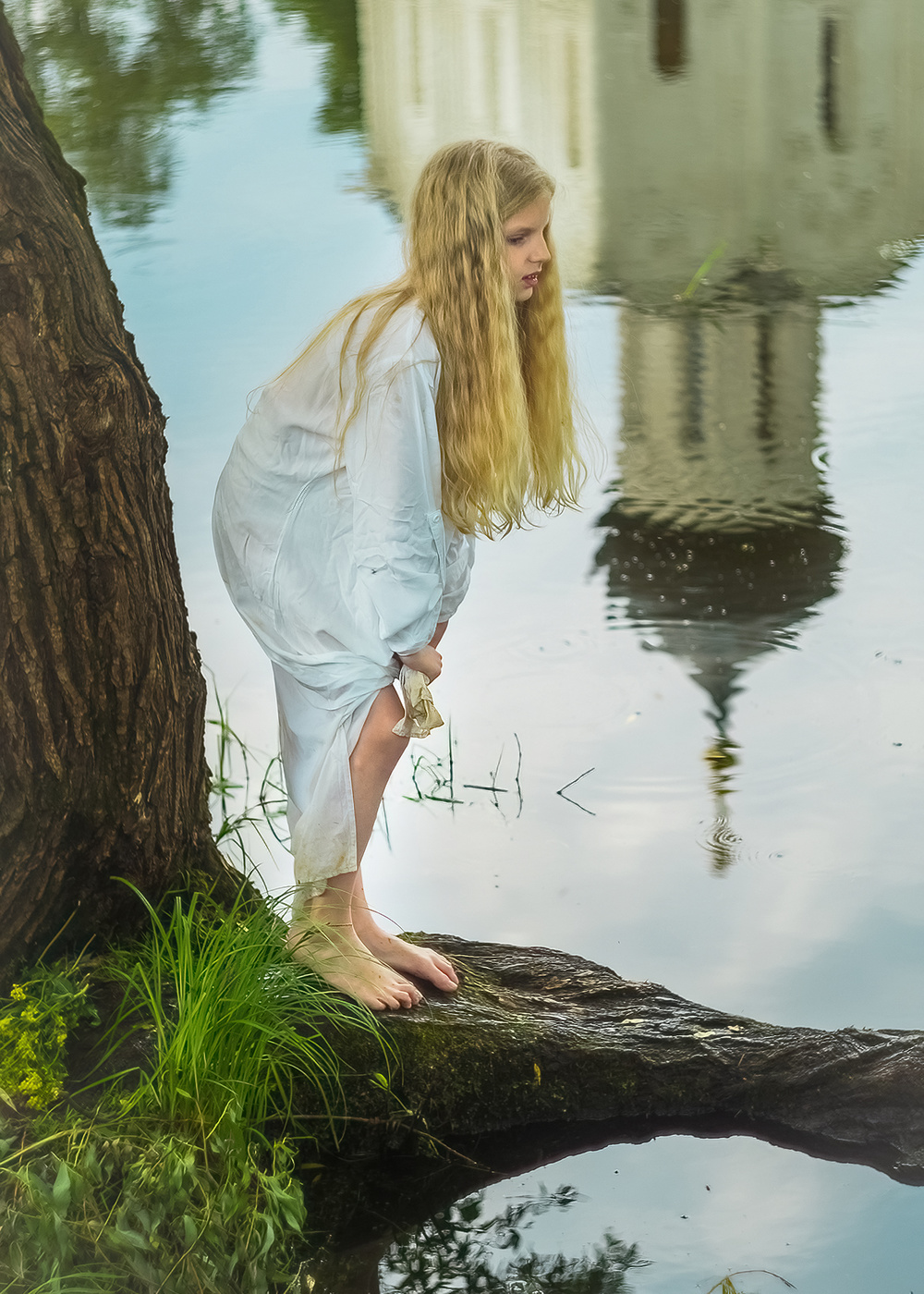 Отражение. Храм Покрова на Нерли.