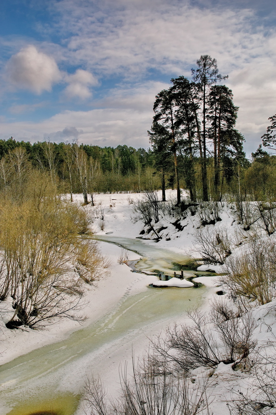 Апрельским днём.