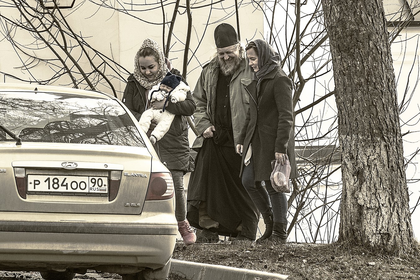 Человек крестился