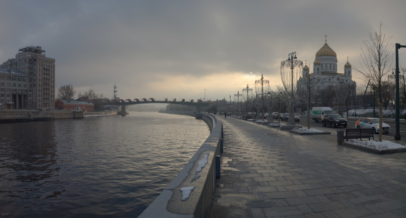 в серебристом свете