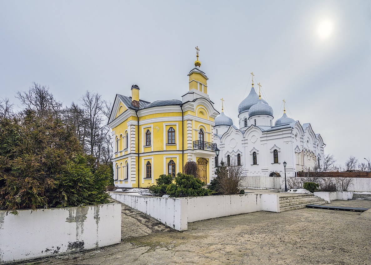 В монастыре.