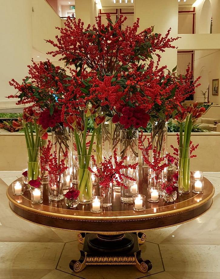 В холле отеля