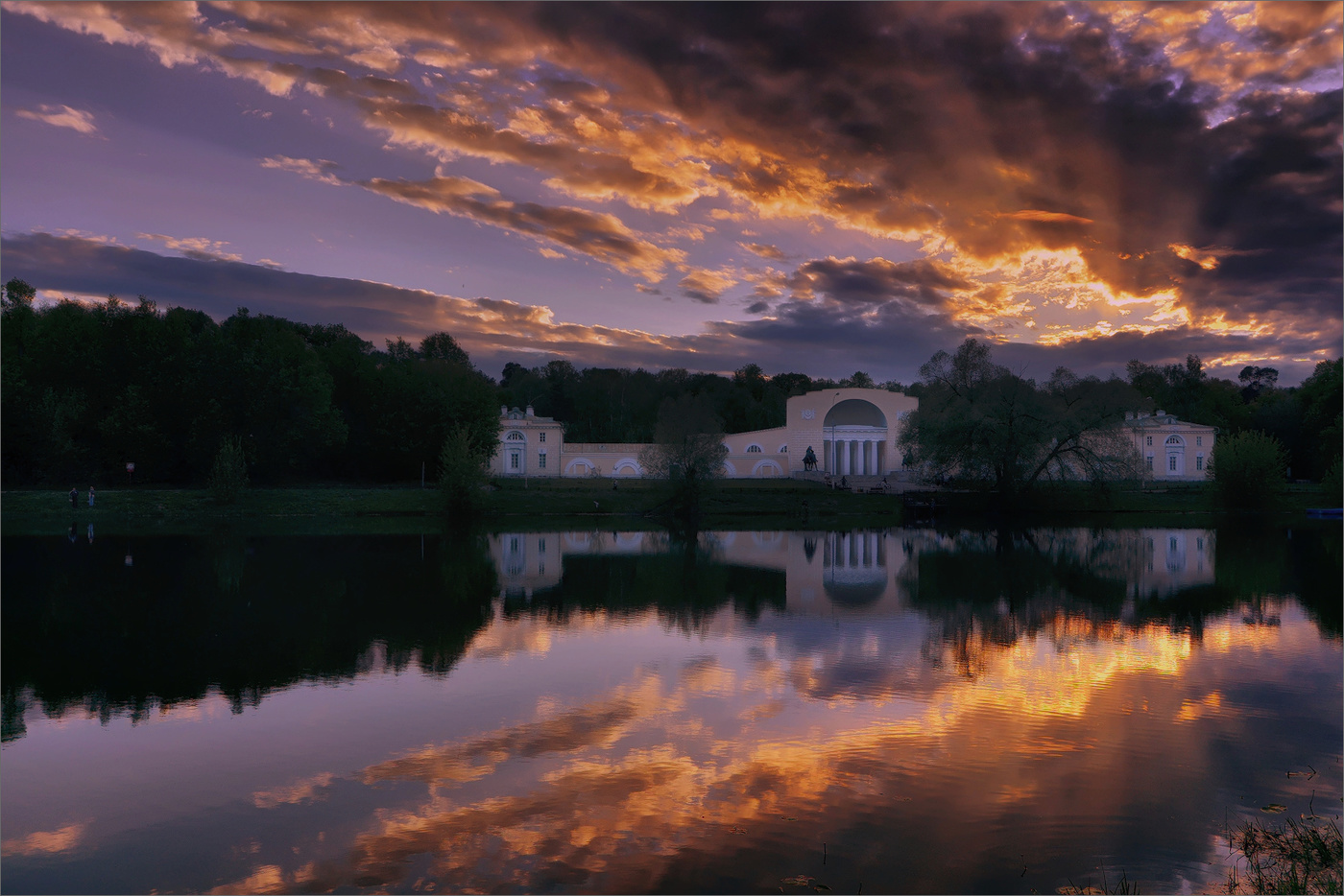 Конный двор с музыкальным павильоном в усадьбе князей Голицыных.