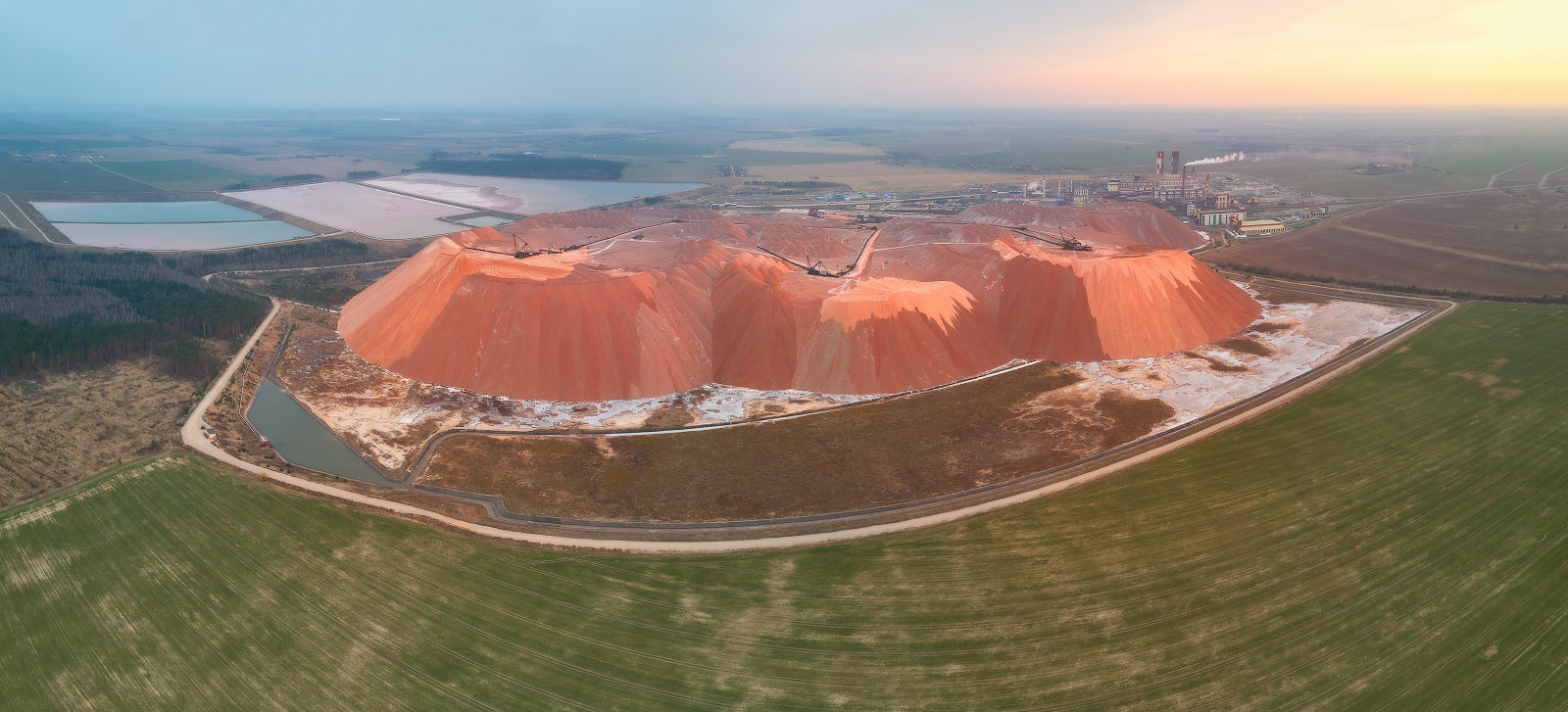 Солигорские горы. Апрельский вечер