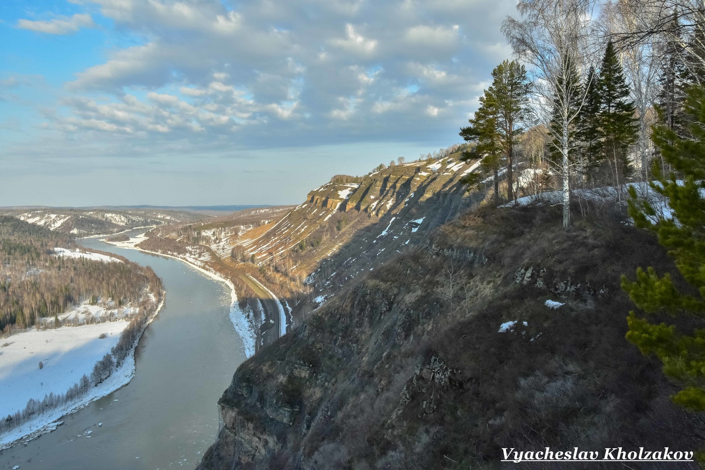 Апрель. Утро на Катунских утёсах