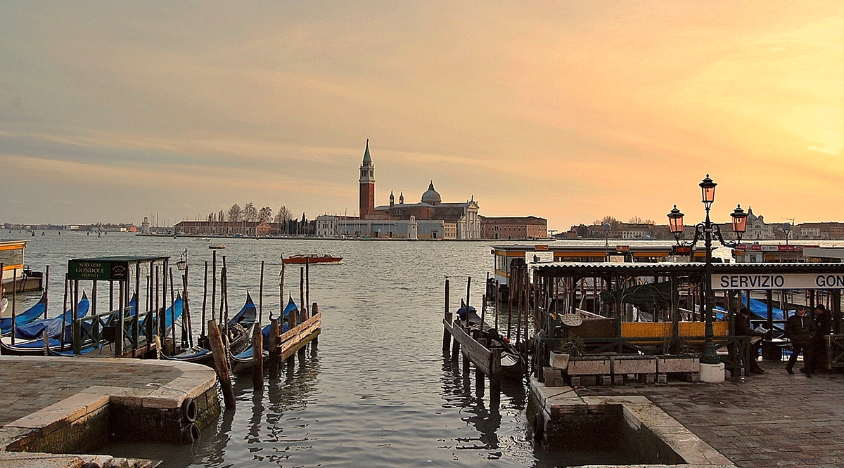 Вечером на набережной в Венеции
