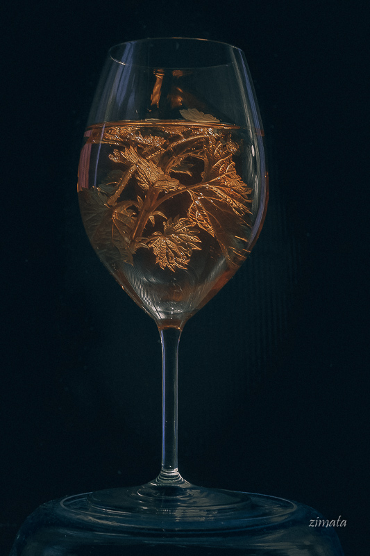 Растение в бокале