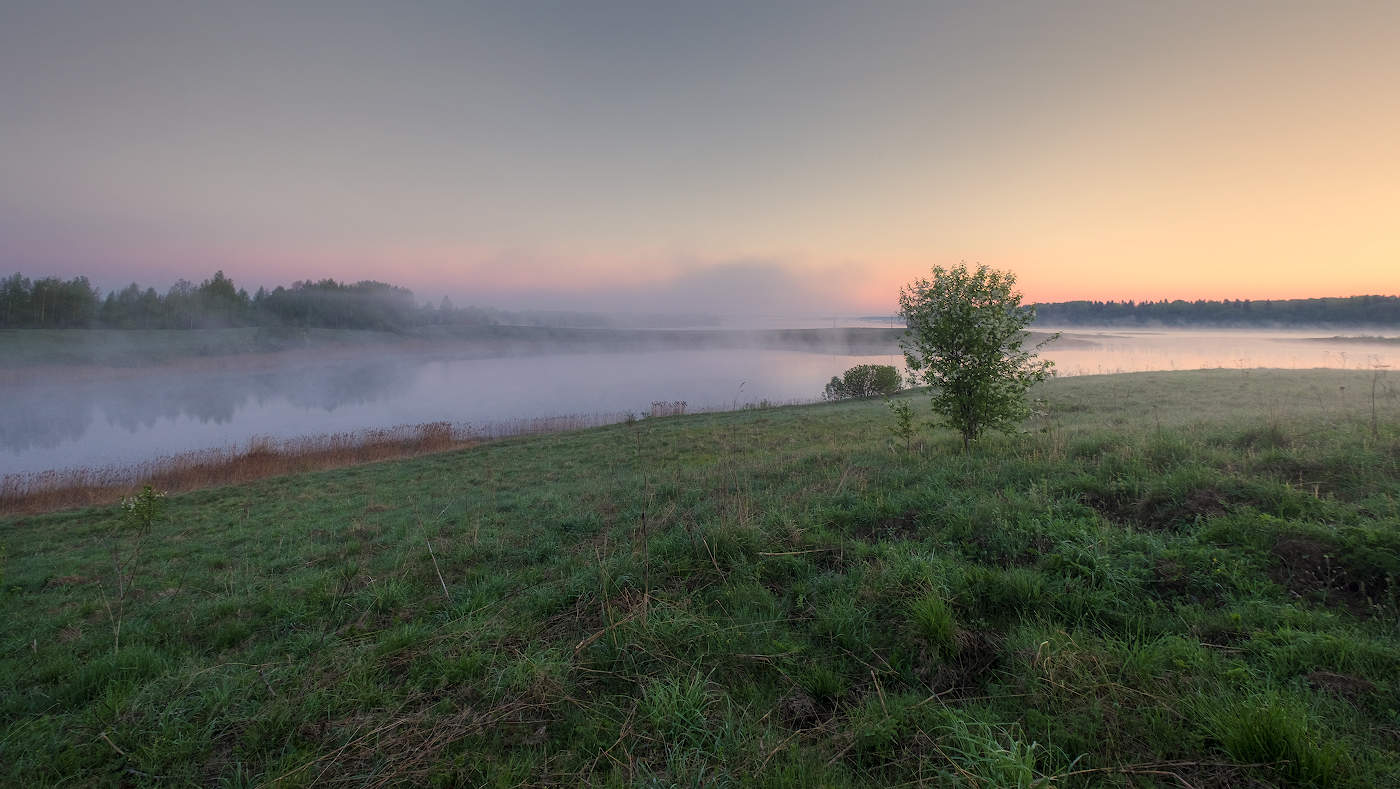 Смотрю в туманы синие