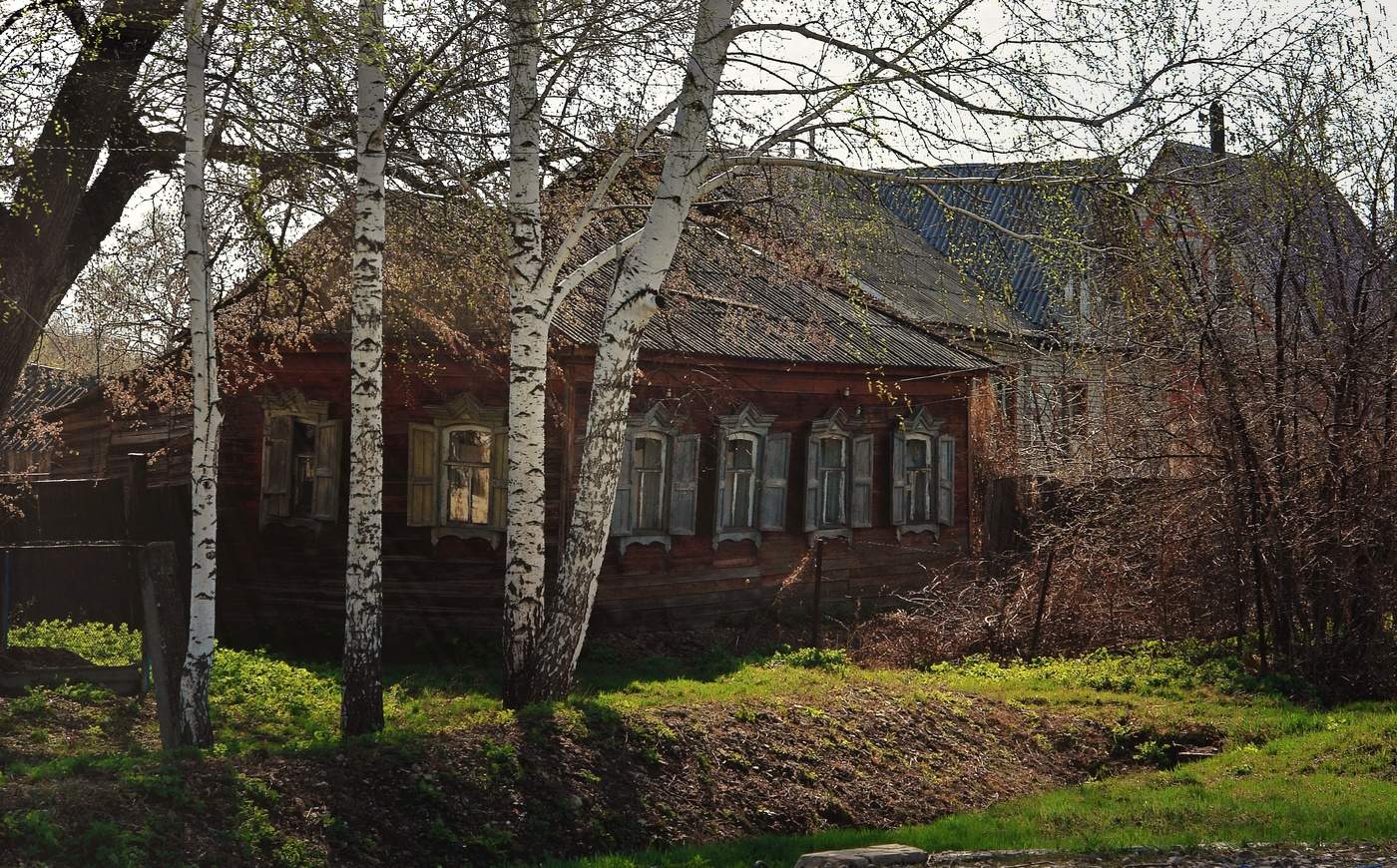 Заглянуло солнце в чьё то оконце.