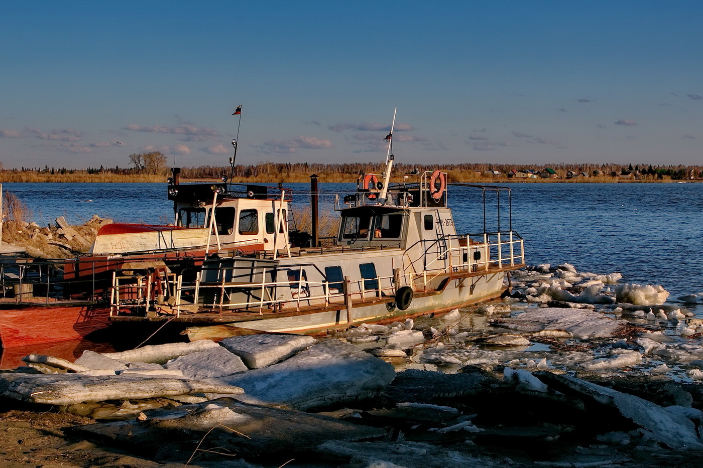 Вечер на реке.