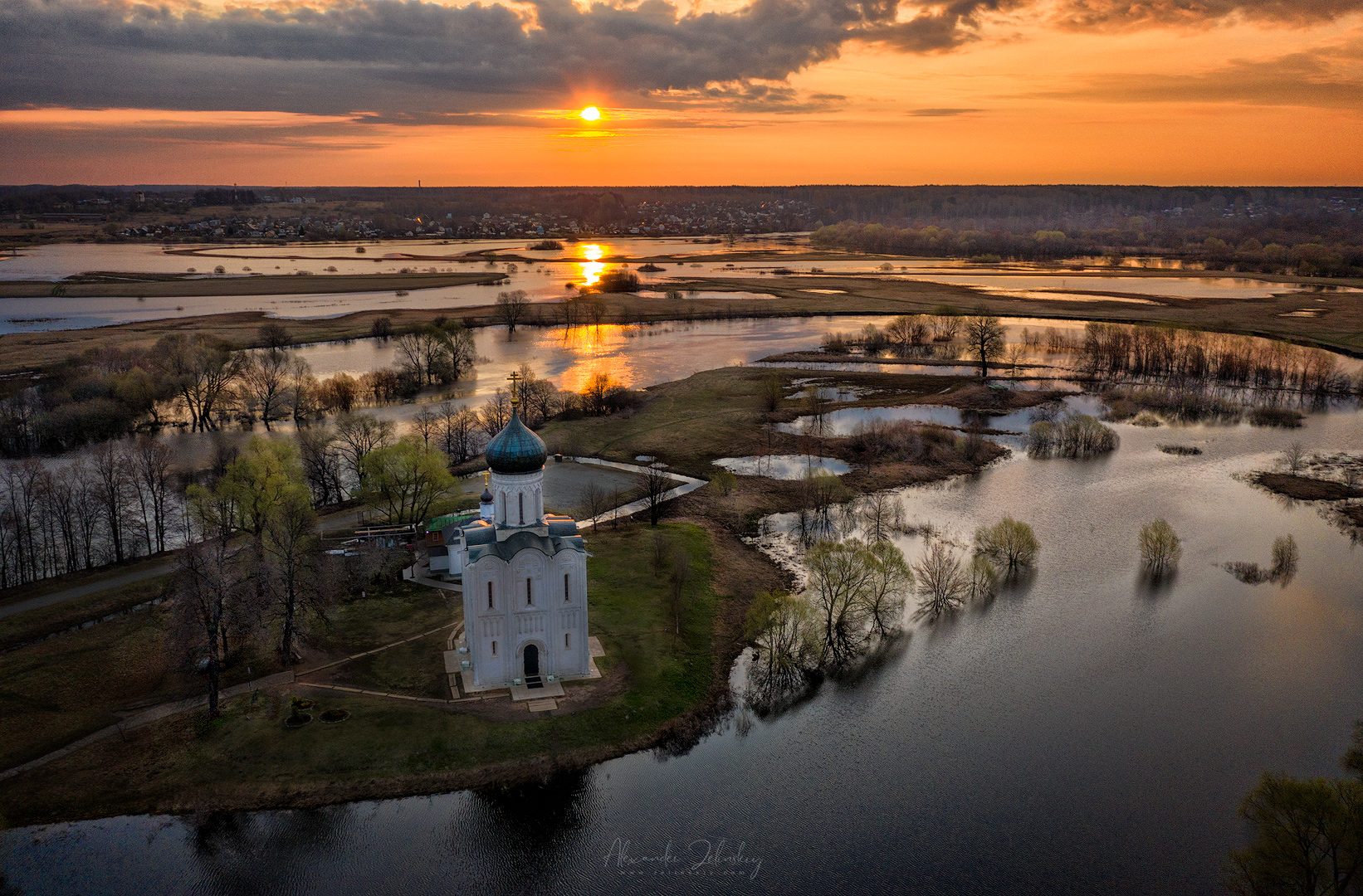 Среди весеннего разлива