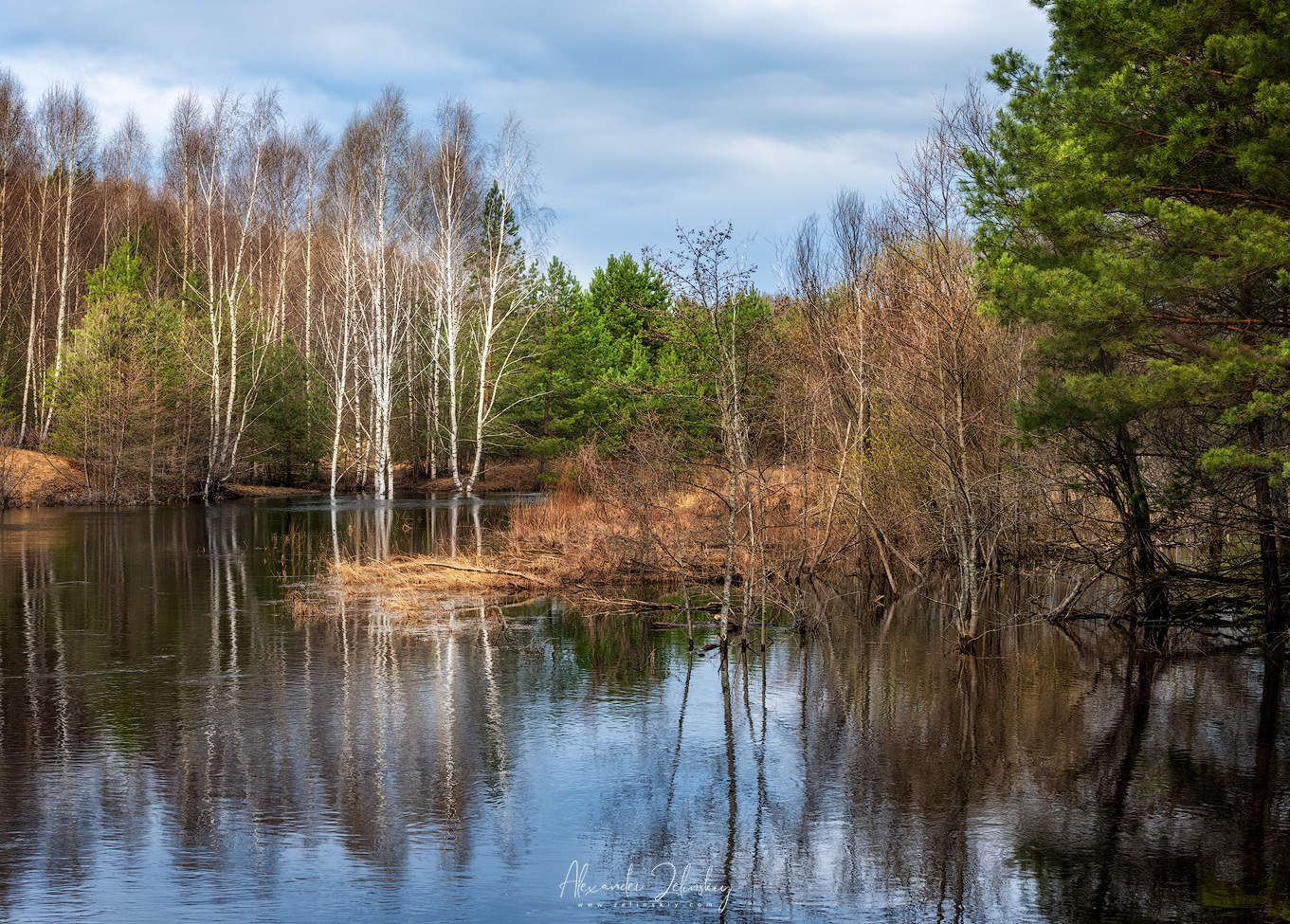 Весенняя река