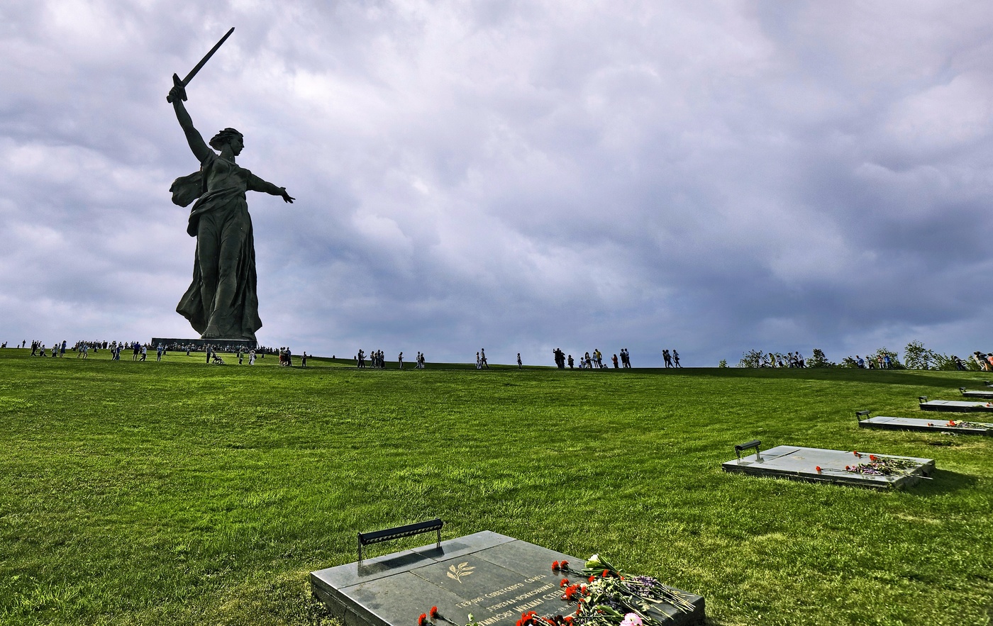 "Мамаев Курган" . "Родина мать зовёт"