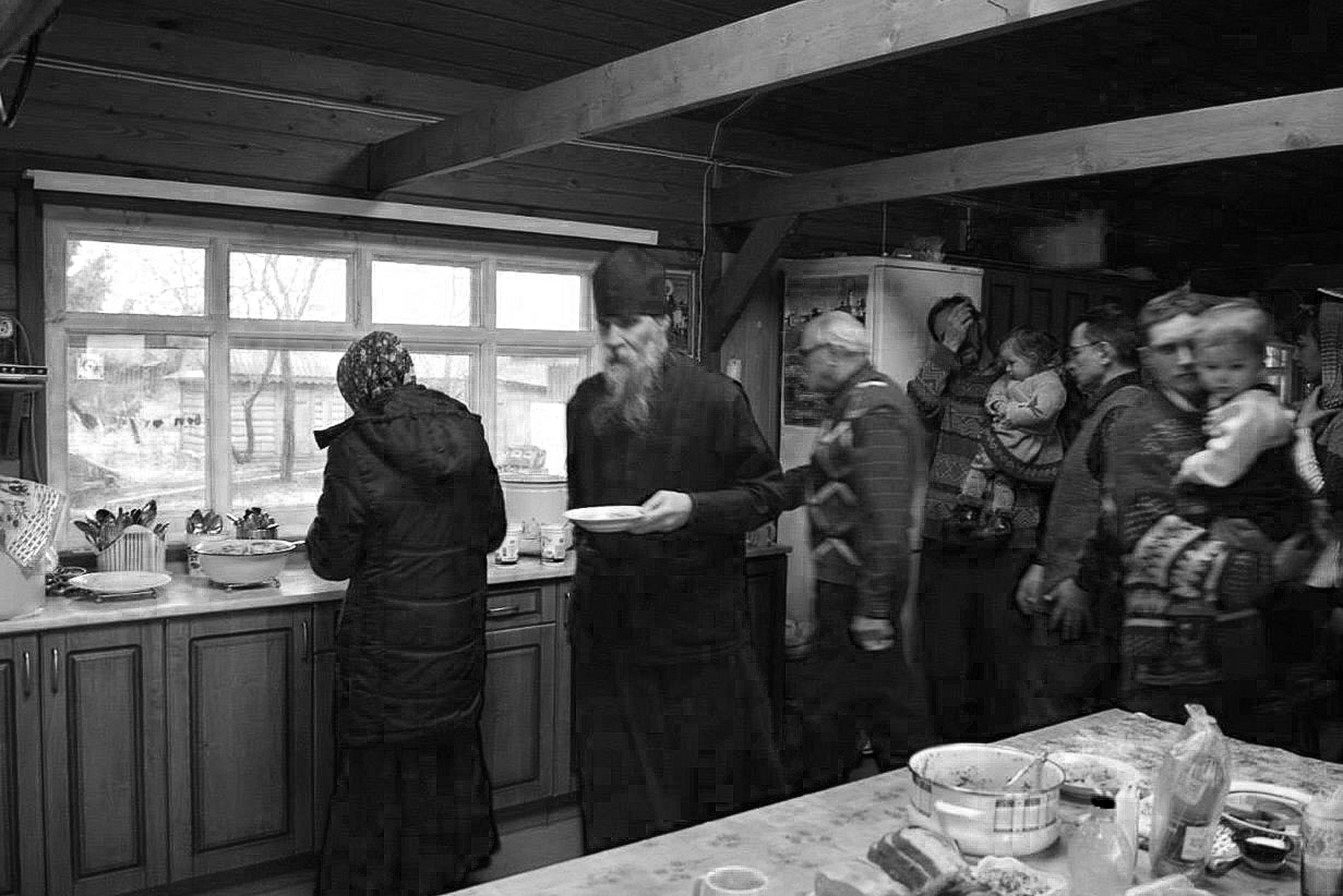 В трапезной.