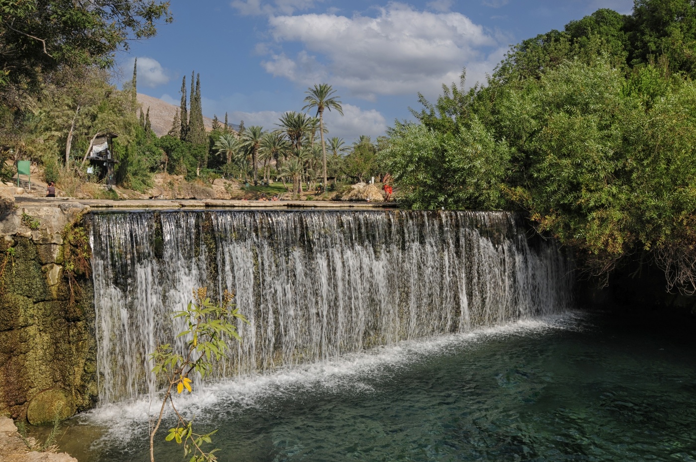 Парк трех озер- "Сахнэ"