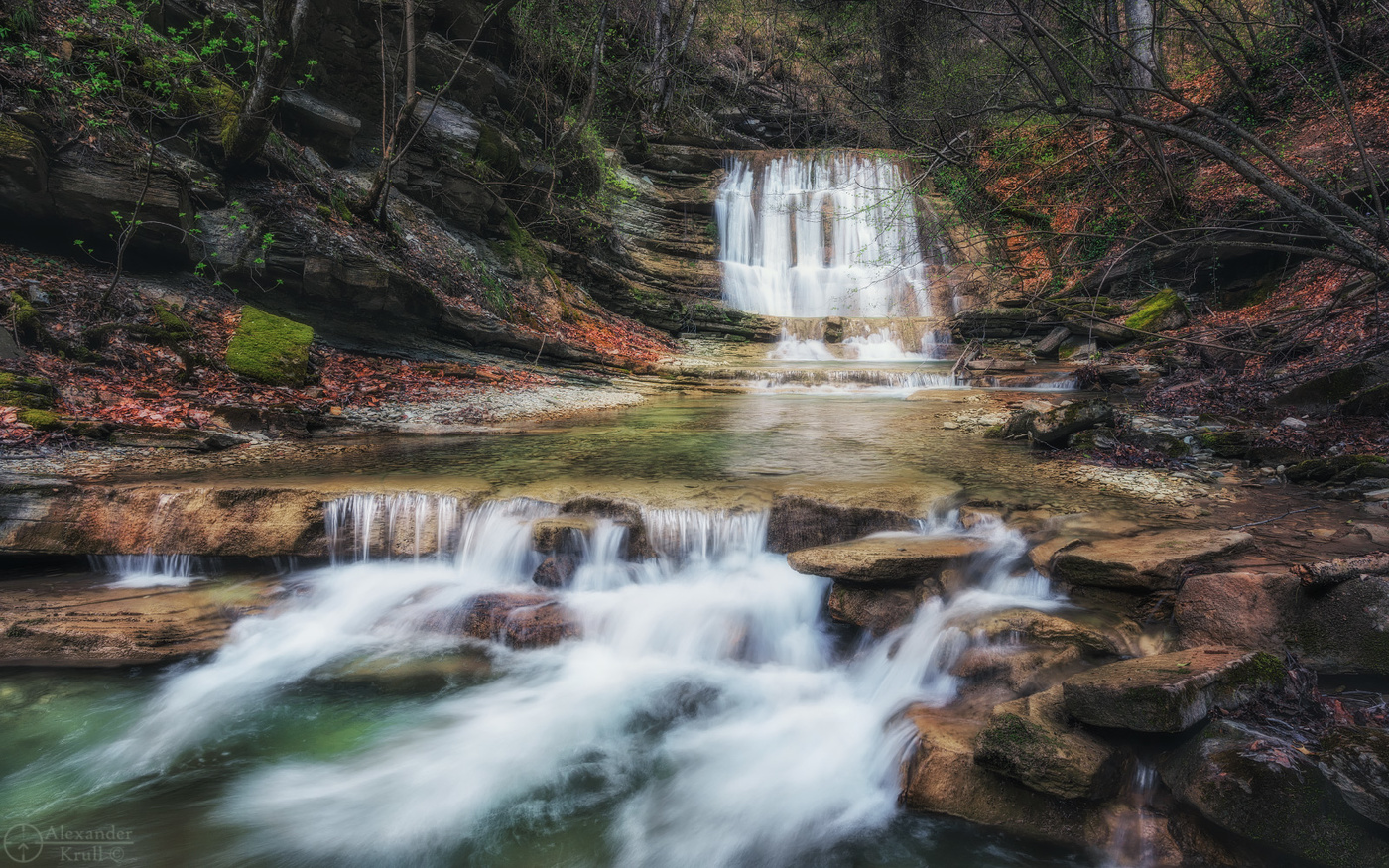Там, где вода каскадами...