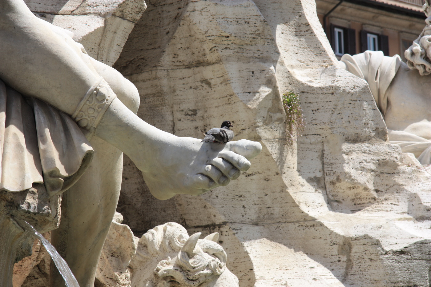 На одной ноге с историей!...