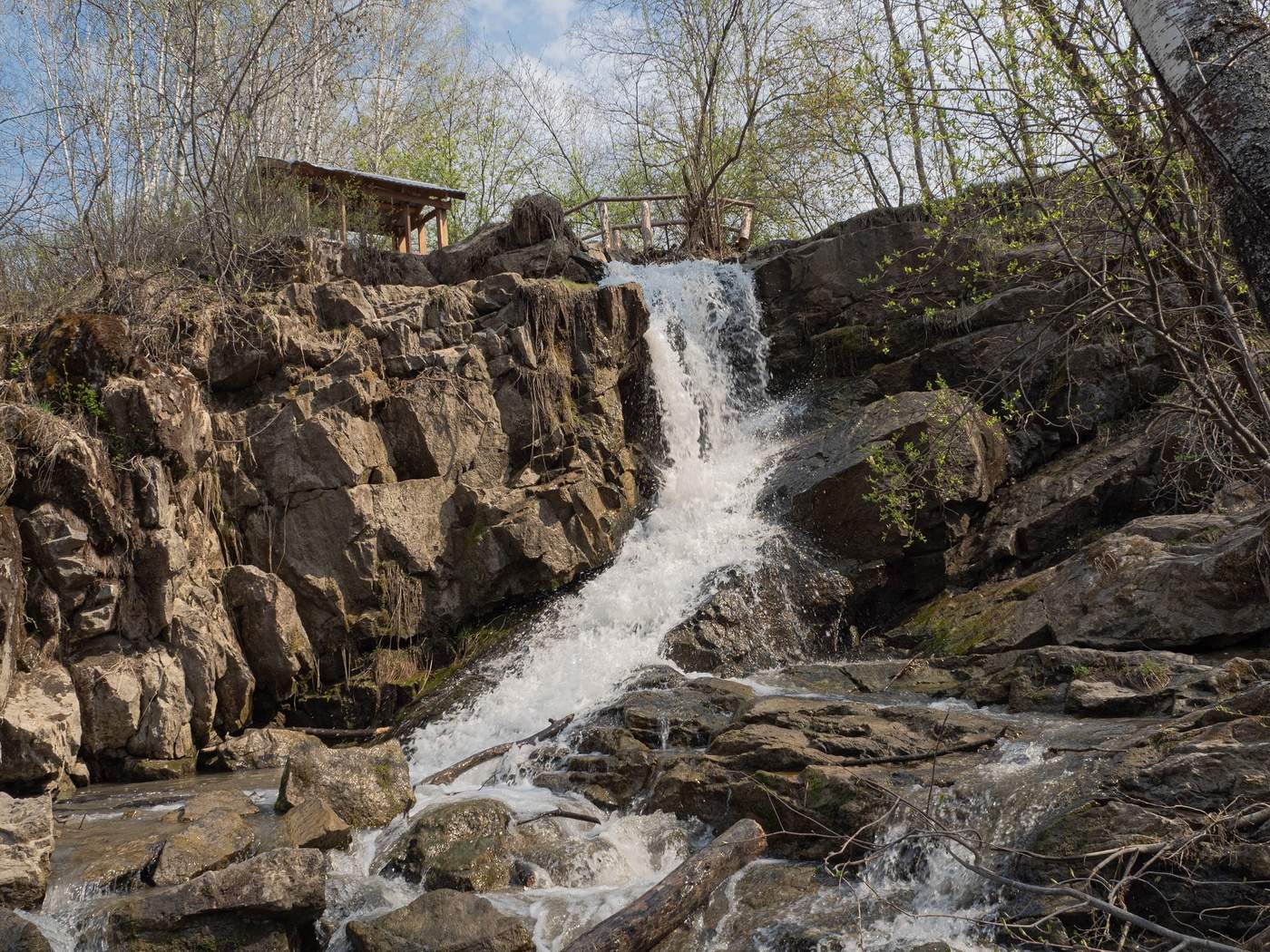 Весна на водопаде