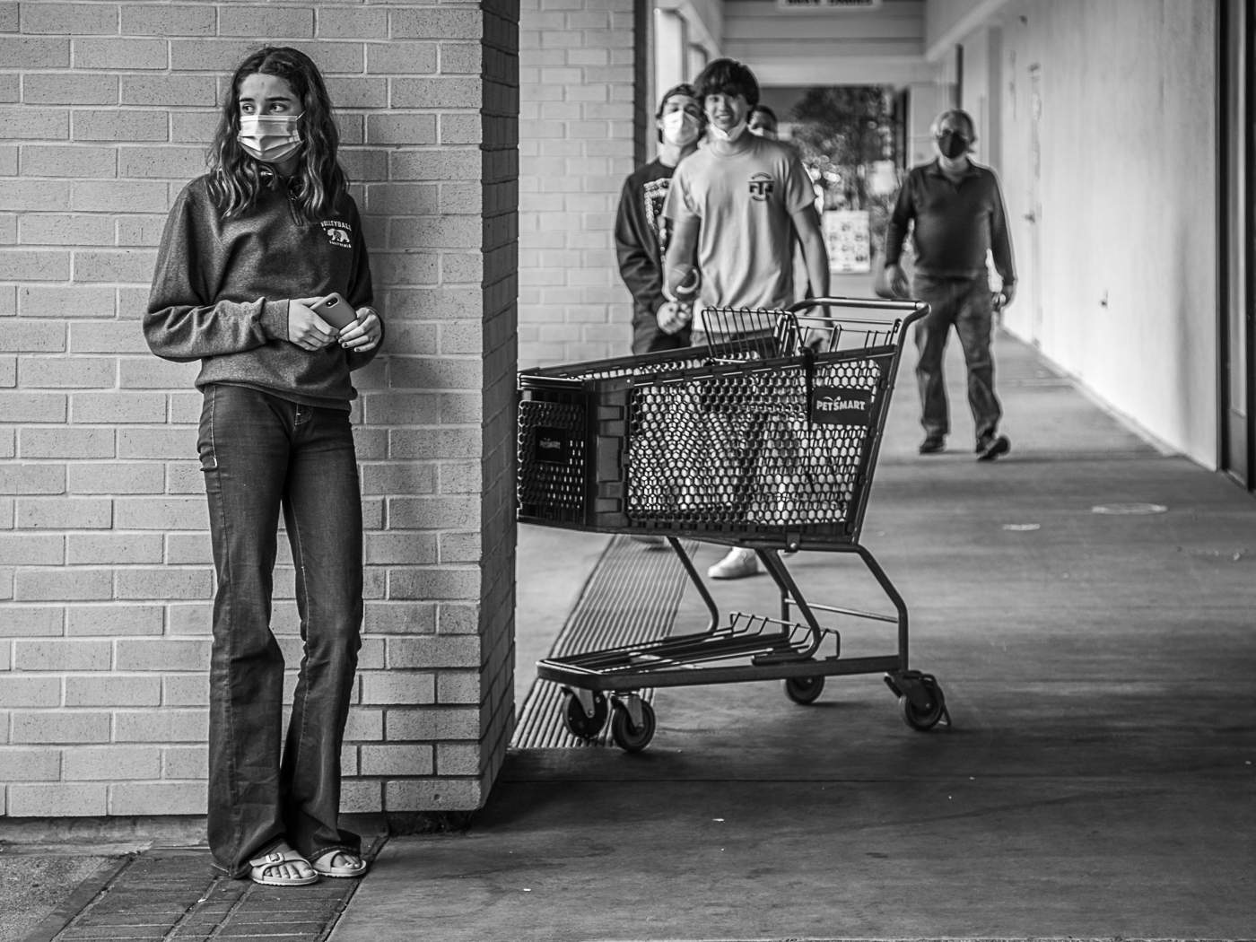 Кого-то нет... кого-то жаль...