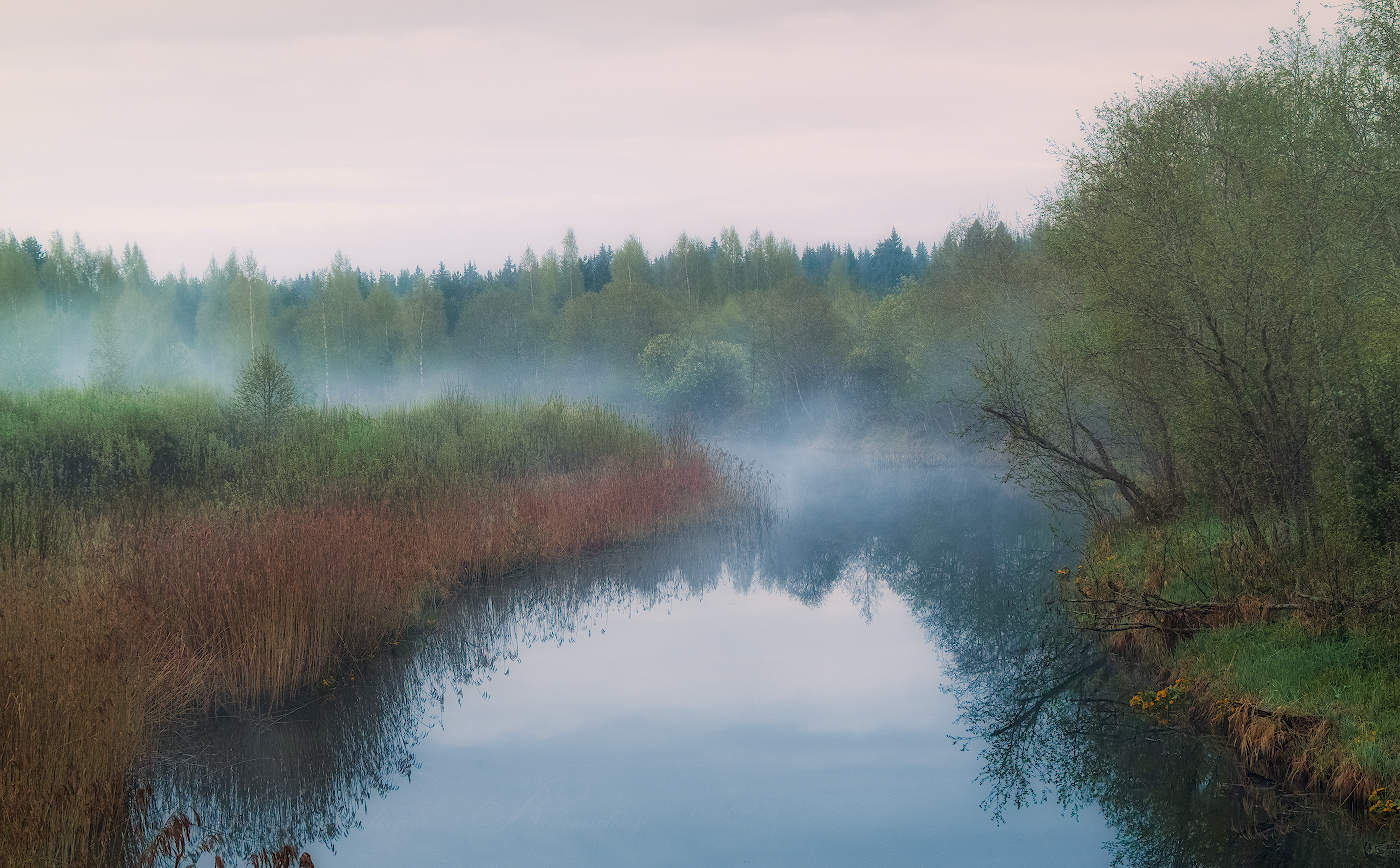 Клубится туман на речкой