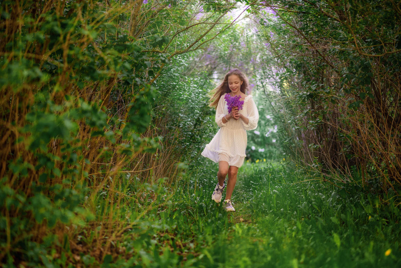 Ангелочек в белом платье