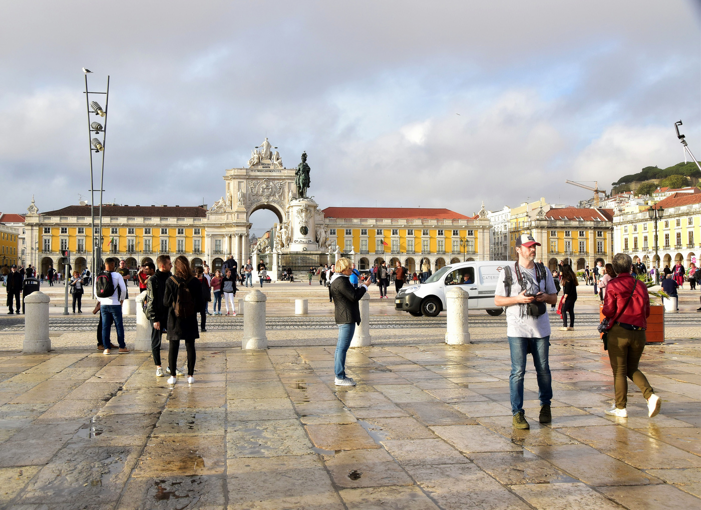 Лиссабон. На набережной