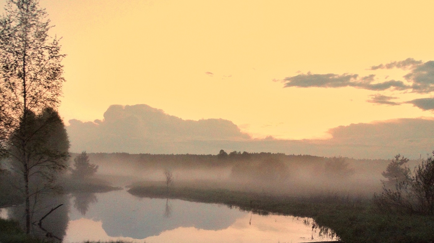 За окошком месяц май