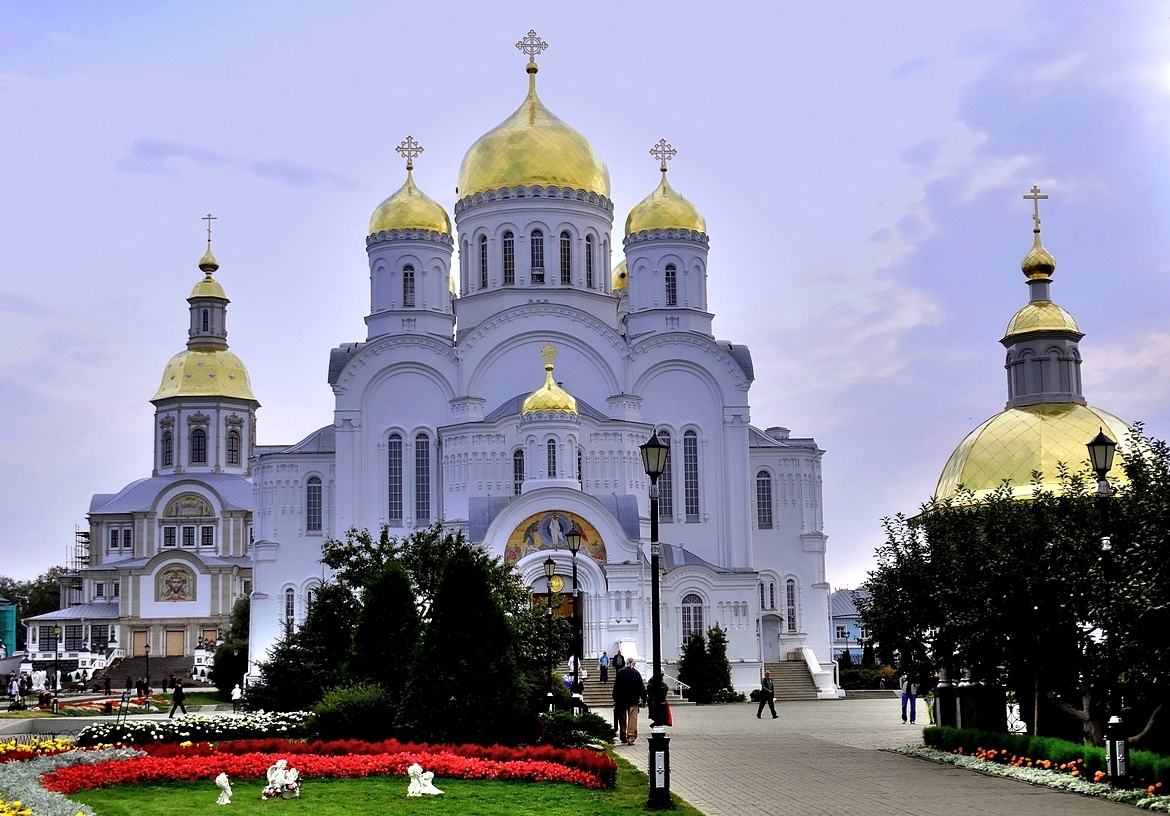 На воскресную службу в Дивеево