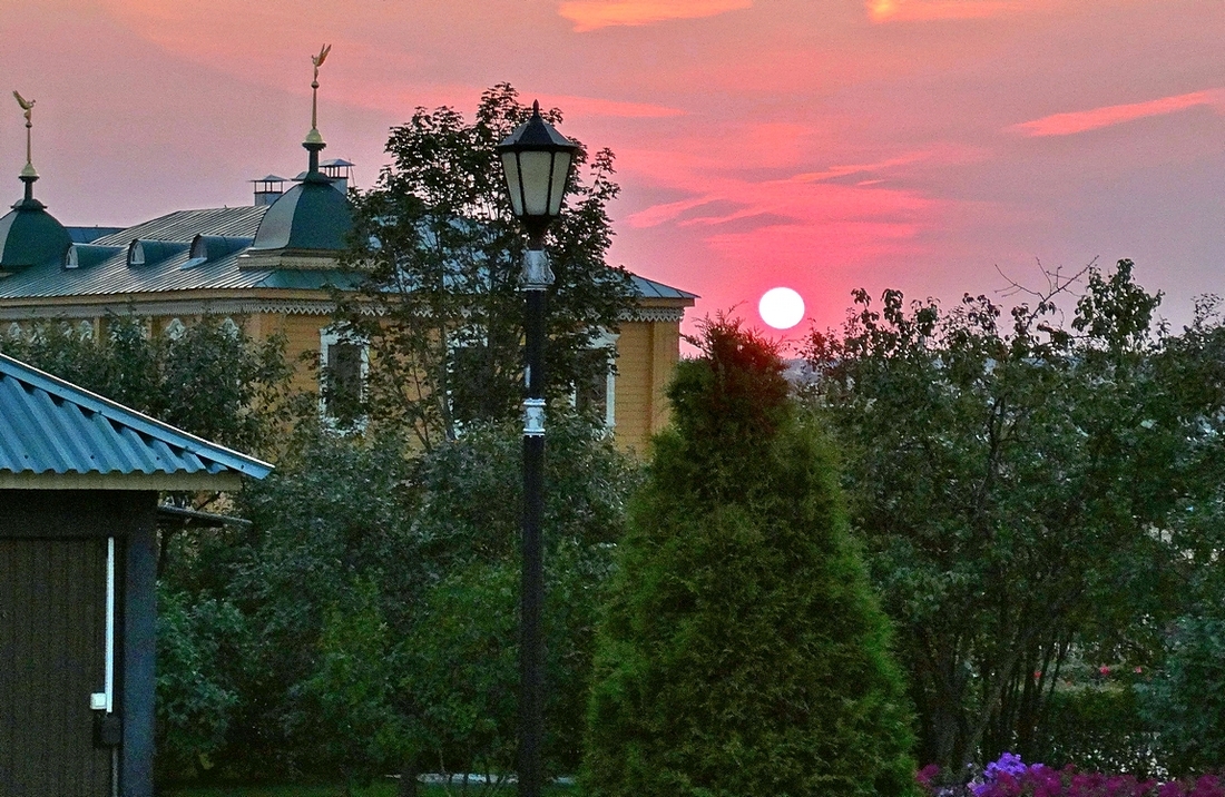 Солнце в зареве заката