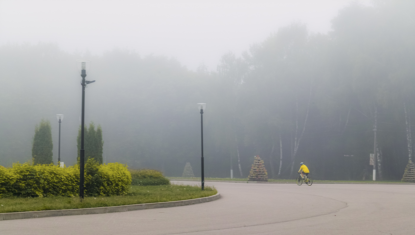 На двух колесах я качу . Двумя педалями верчу...