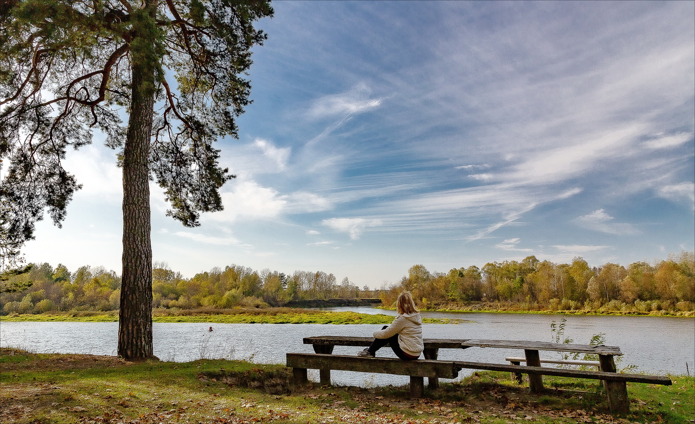 Уходит Осень медленно ,красиво...