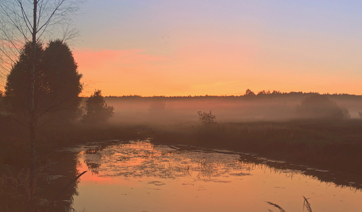 Заря вечерняя полыхает