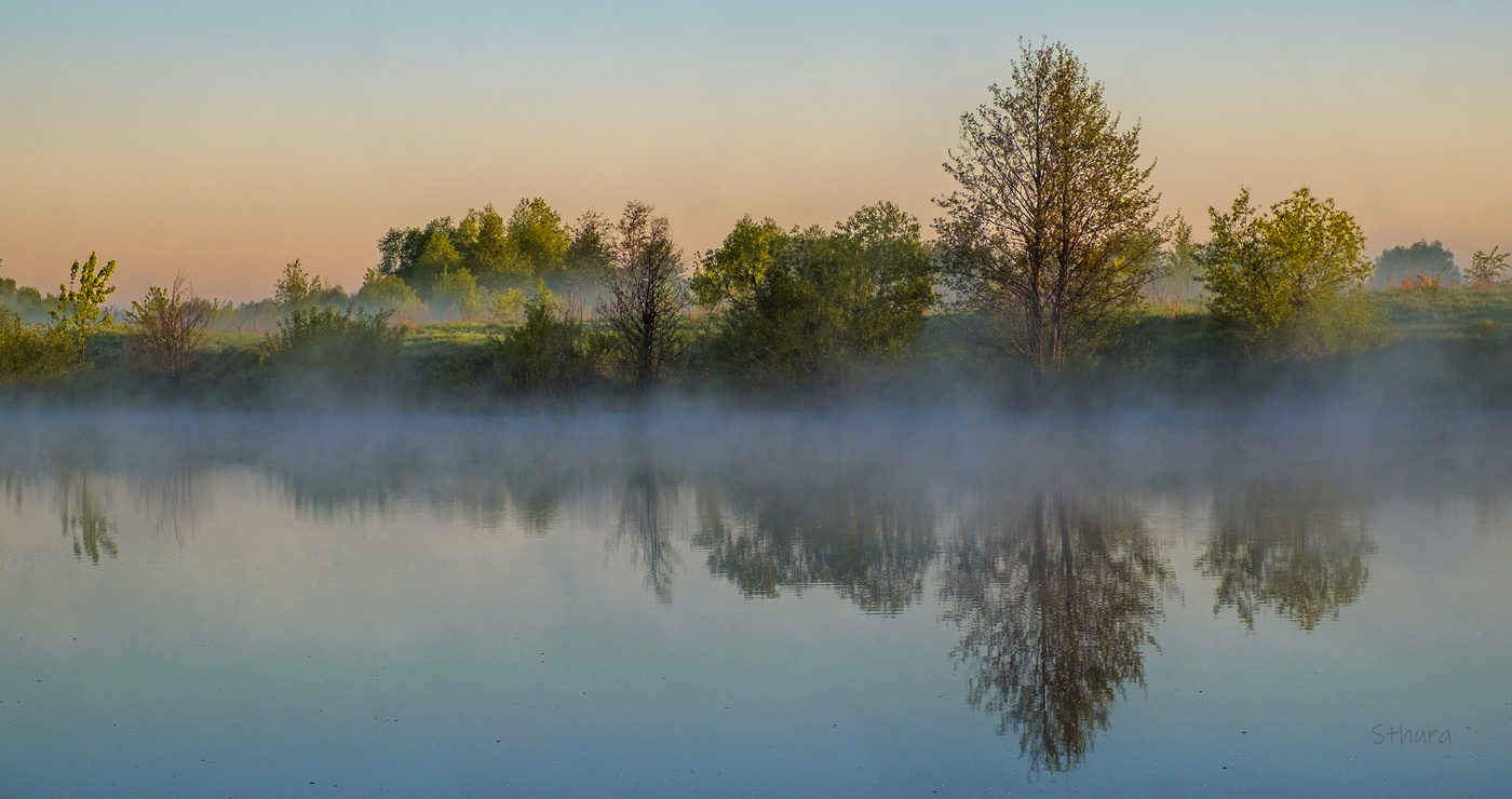 На том берегу.