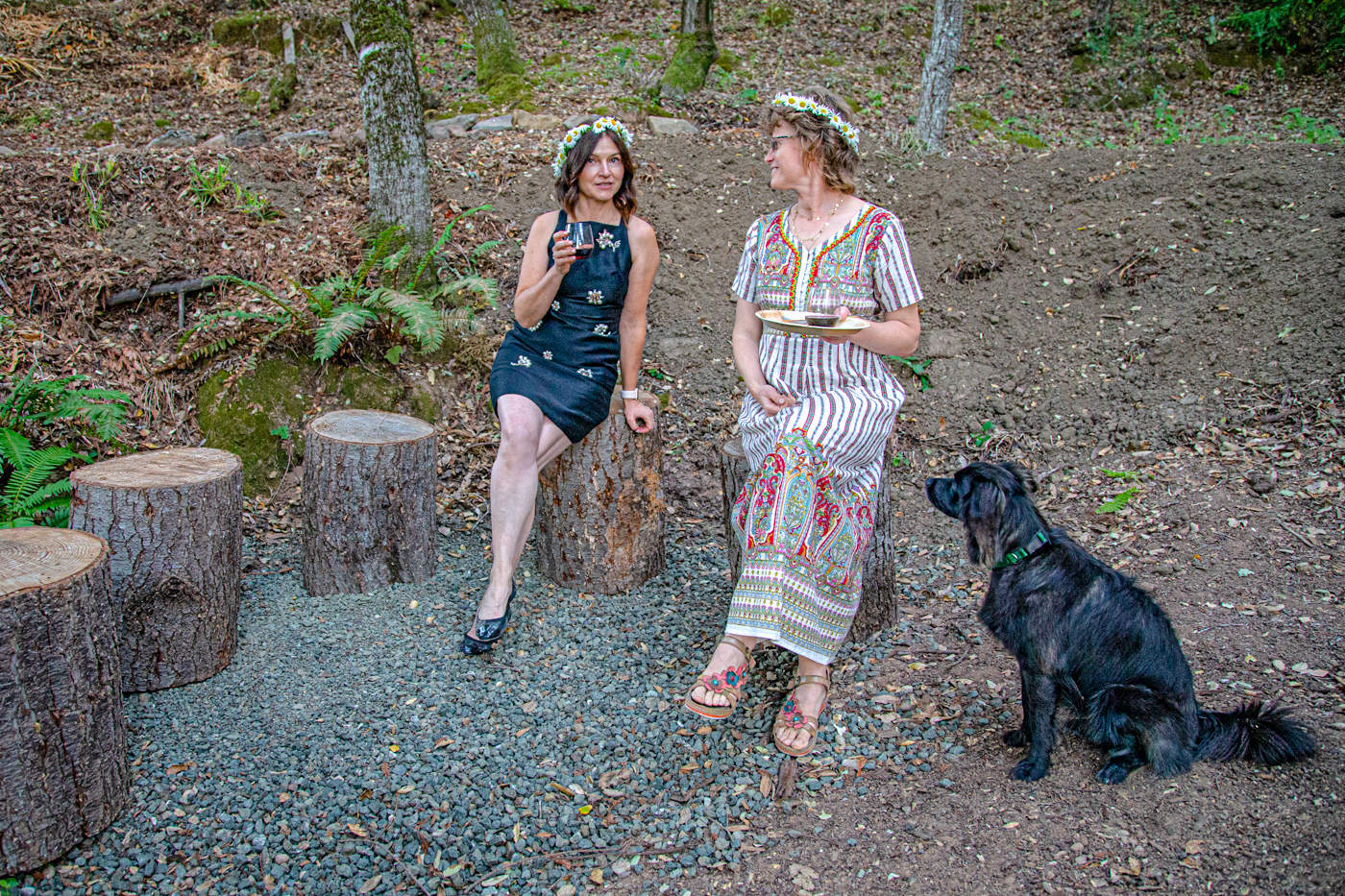 Две девушки и собака