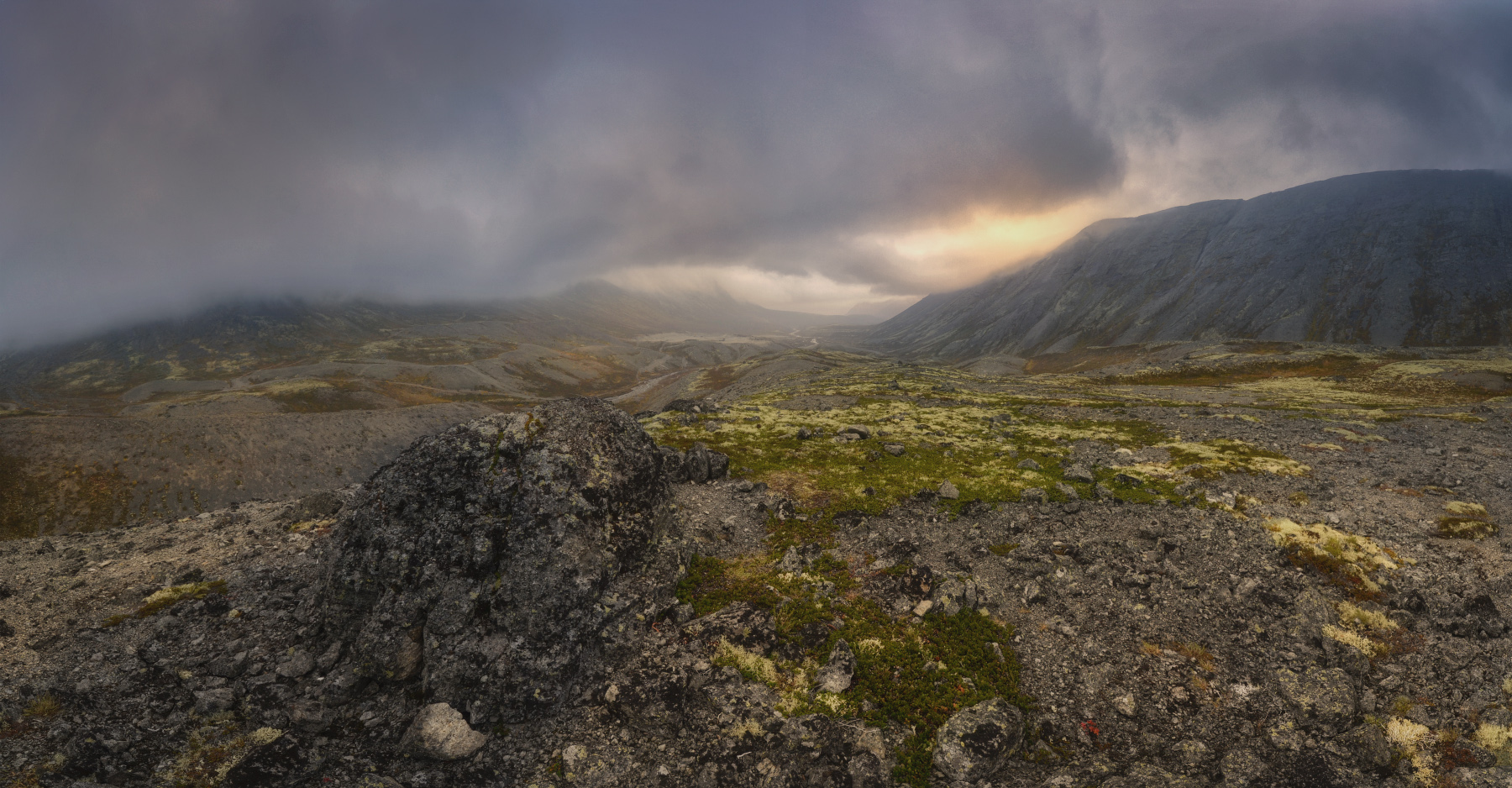 Мрак и свет Хибинских гор