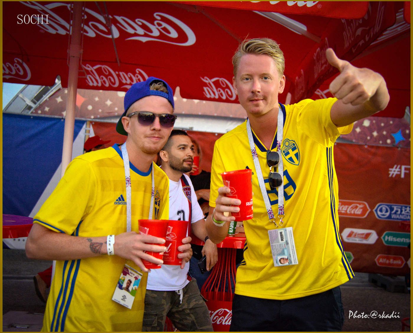 Шведские фанаты.