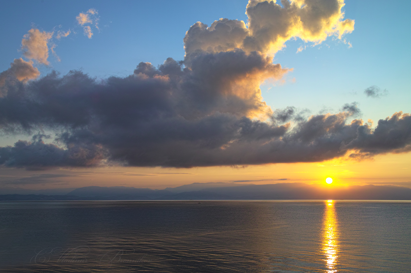 Яркий рассвет