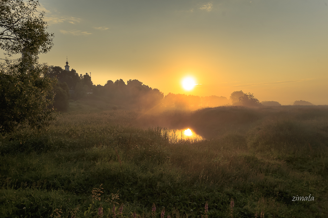 Луг на рассвете