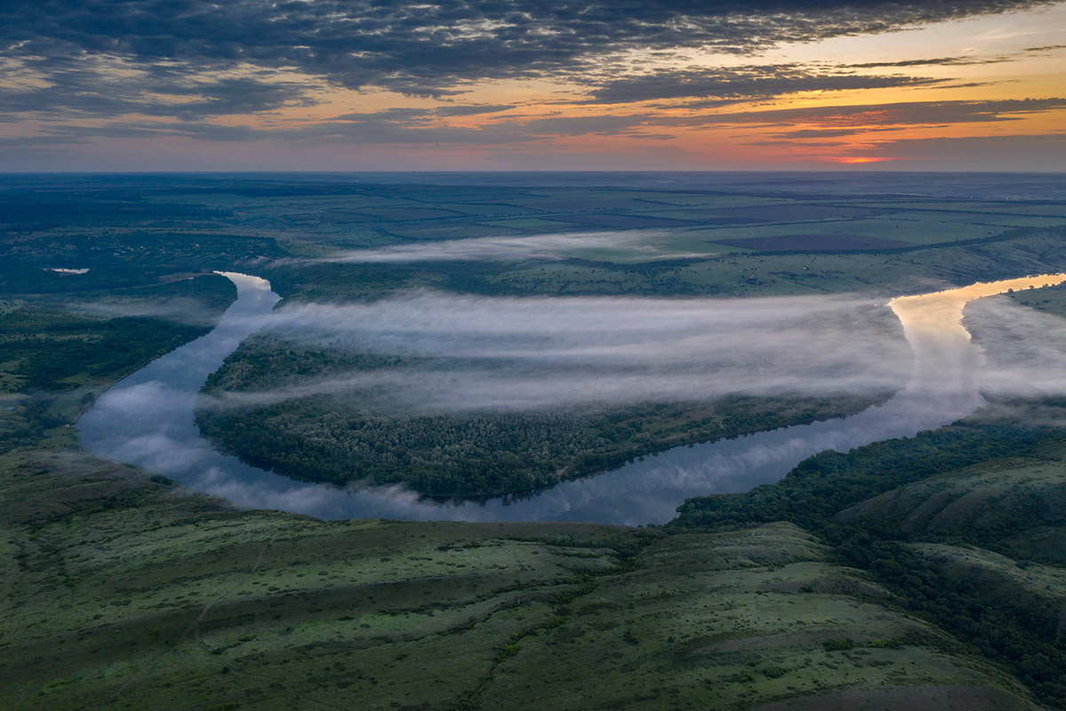 Полет над рассветной рекой