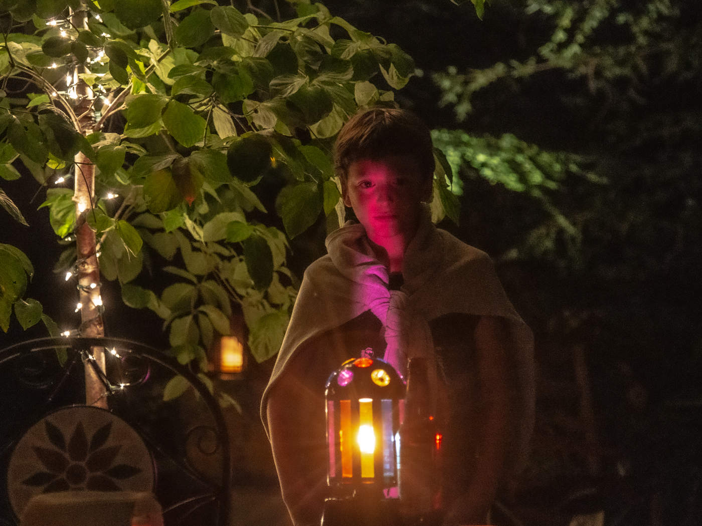 Мальчик с фонарём