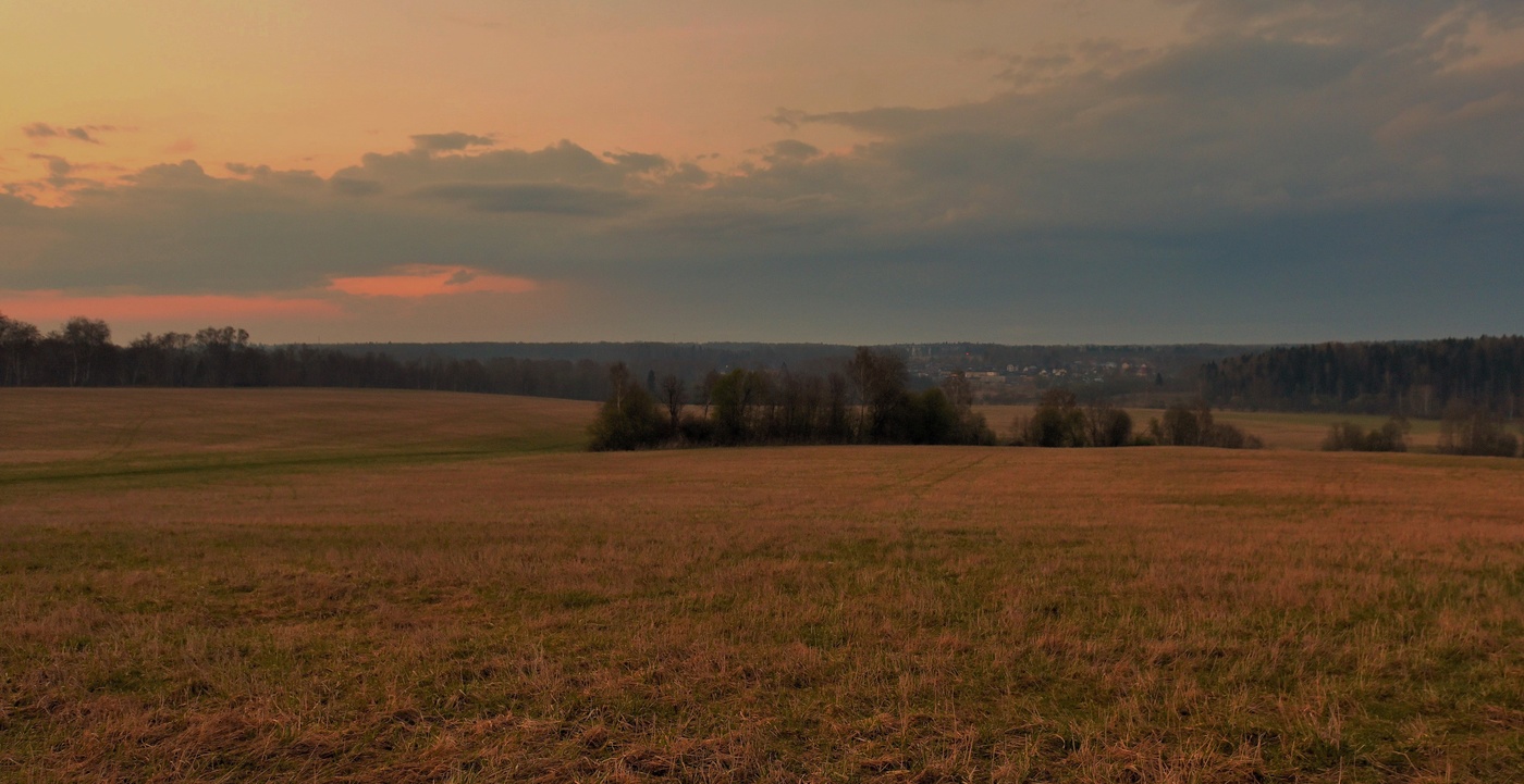 "Когда потухший день сменяет вечер сонный..."