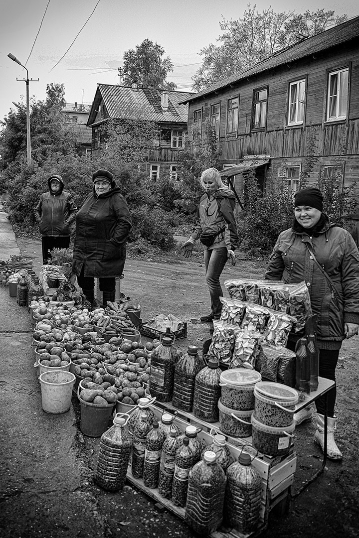 есть газеты, семечки калёные...