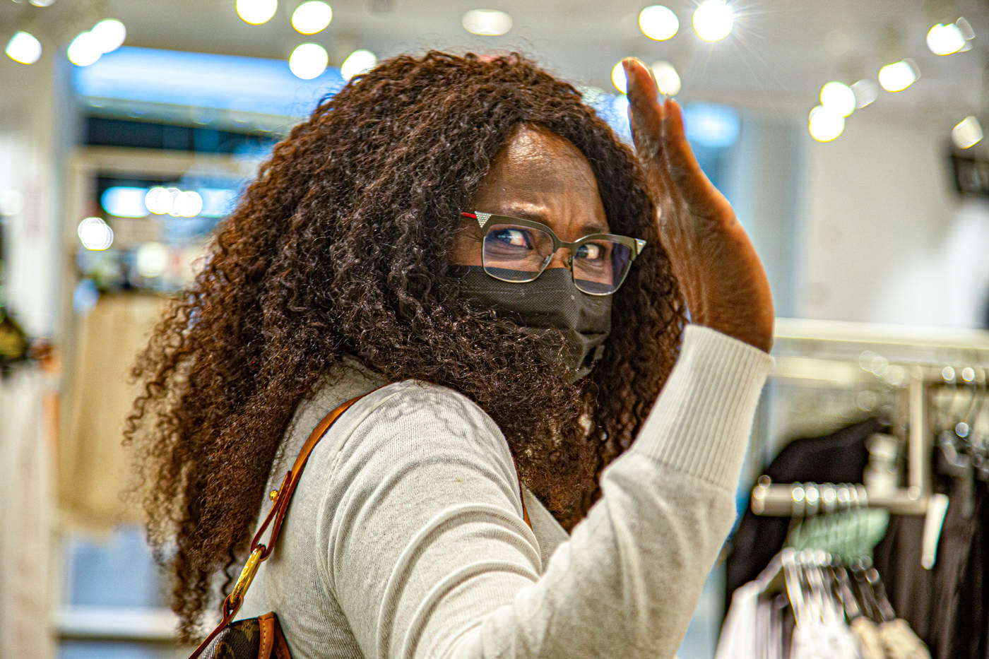 - Не снимать!